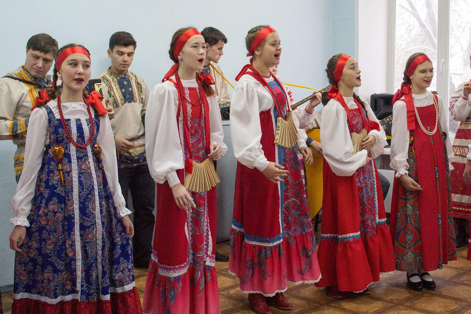 Народное пение. Дети поют Соловушка. Ансамбль Соловушки Димитровград. Фото Соловушка народное пение. Свечинская Клубная система ансамбль Соловушка.